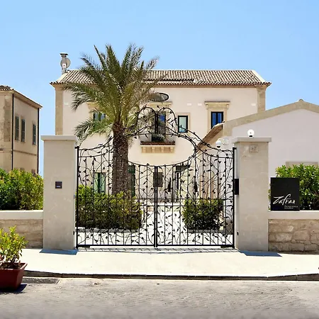 Zafran Boutique Hotel 4*